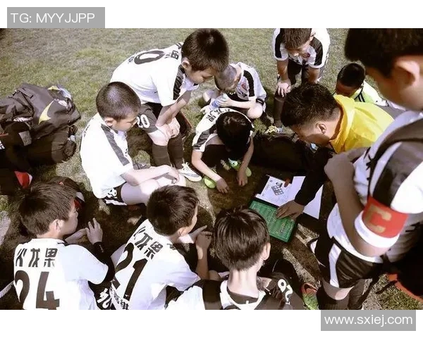 揭秘世界杯球队备战训练营地的日常生活与幕后故事 揭秘世界杯球队备战训练营地的日常生活与幕后故事